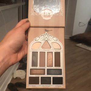 Pretty Vulgar nightingale palette